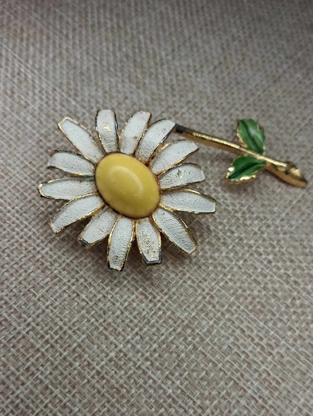 Gold Tone Daisy Flower Brooch White Enamel Floral Pin Cottagecore OS - Picture 3 of 6